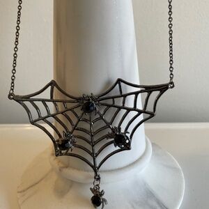 ❤️ SILVER METAL SPIDER WEB NECKLACE